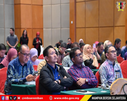 SIMBOLIK PENYERAHAN WRIT & TAKLIMAT PASUKAN PEGAWAI PENGURUS PRU DUN NEGERI SEMBILAN KE-16