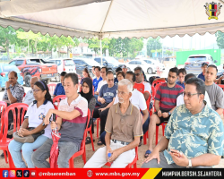 DATUK BANDAR TURUN BAGI SESI LIBAT URUS BERSAMA PENDUDUK SEREMBAN 2 BERHUBUNG PEMBANGUNAN PADANG SINTETIK