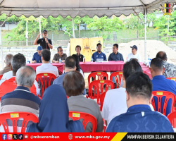 DATUK BANDAR TURUN BAGI SESI LIBAT URUS BERSAMA PENDUDUK SEREMBAN 2 BERHUBUNG PEMBANGUNAN PADANG SINTETIK