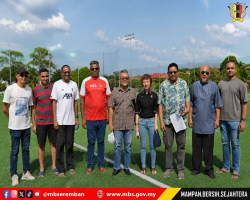 DATUK BANDAR TURUN BAGI SESI LIBAT URUS BERSAMA PENDUDUK SEREMBAN 2 BERHUBUNG PEMBANGUNAN PADANG SINTETIK