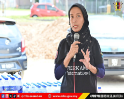 DATUK BANDAR TURUN BAGI SESI LIBAT URUS BERSAMA PENDUDUK SEREMBAN 2 BERHUBUNG PEMBANGUNAN PADANG SINTETIK
