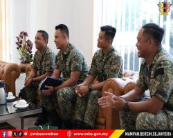 KUNJUNGAN HORMAT DARIPADA PEGAWAI PEMERINTAH BATALION KE-24 REJIMEN ASKAR MELAYU DIRAJA