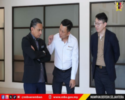 PENYERAHAN BENDERA JALUR GEMILANG DARIPADA MATRIX CONCEPTS HOLDINGS BERHAD KEPADA MBS