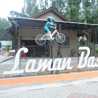 Berbasikal di Laman Basikal Seremban