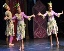 Persembahan Tarian Kebudayaan